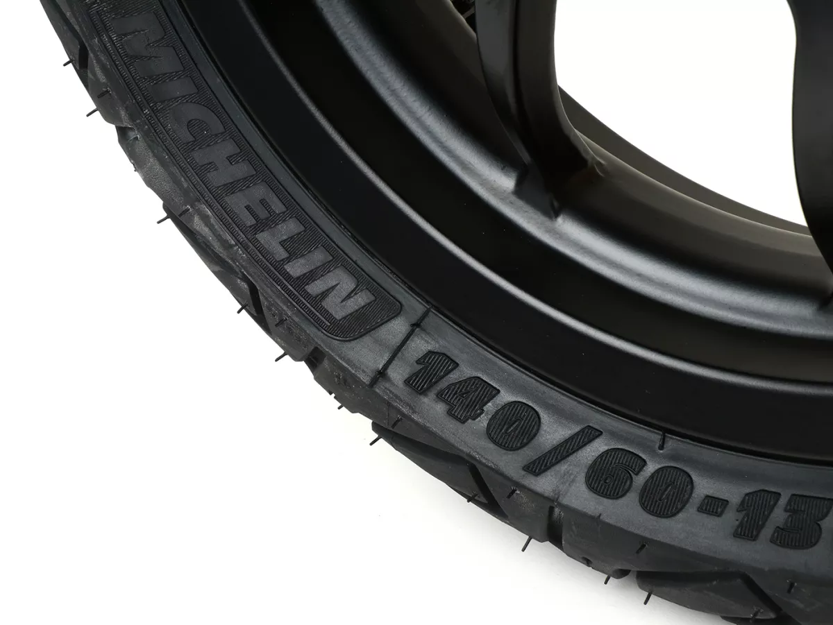 Complete wielset (voor+achter incl. montageset) -BGM PRO SPORT 13 inch- MICHELIN City Grip 2 130+140/60-13 - Vespa GTS, GTS Super, GTV, Sei Giorni, GT 60, GT, GT L 125-300ccm - mat zwart
