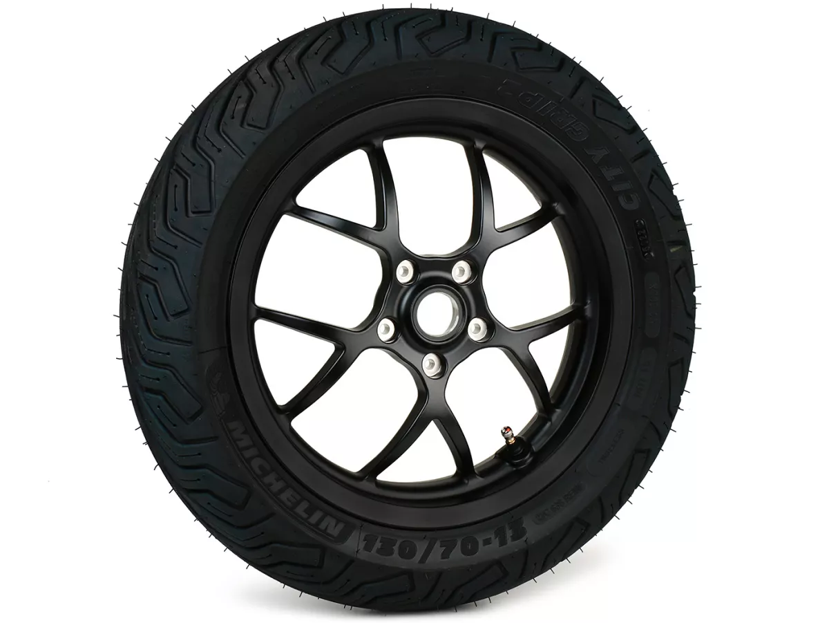 Compleet achterwiel -BGM PRO SPORT 13 inch- MICHELIN City Grip 2 130/70-13 - Vespa GTS, GTS Super, GTV, Sei Giorni, GT 60, GT, GT L 125-310cc - matzwart