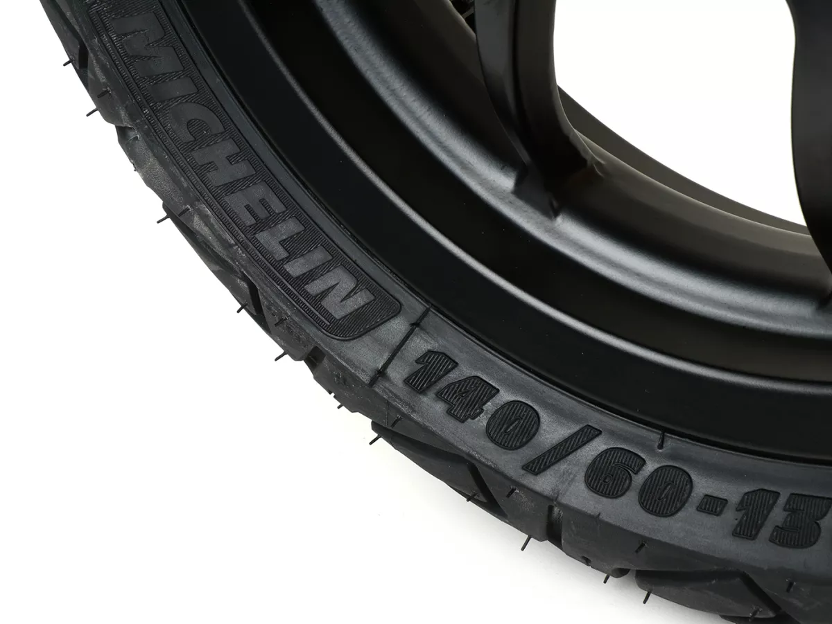 Llanta completa -BGM PRO SPORT 13 pulgadas- MICHELIN City Grip 2 140/60-13 - Vespa GTS, GTS Super, GTV, Sei Giorni, GT 60, GT, GT L 125-310cc - negro mate