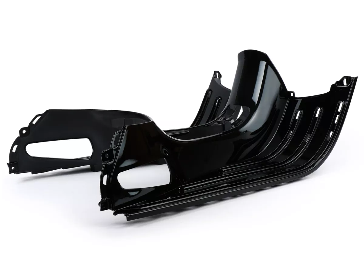 Foot board -PIAGGIO- Vespa GTS 125 (ZAPMD3200), Vespa GTS HPE 300 (ZAPMA3600, ZAPMD310), Vespa GTS Super 125 (ZAPMD3200), Vespa GTS Super HPE 300 (ZAPMD3100, ZAPMD3101), Vespa GTV HPE 300 (ZAPMD3102)- black glossy