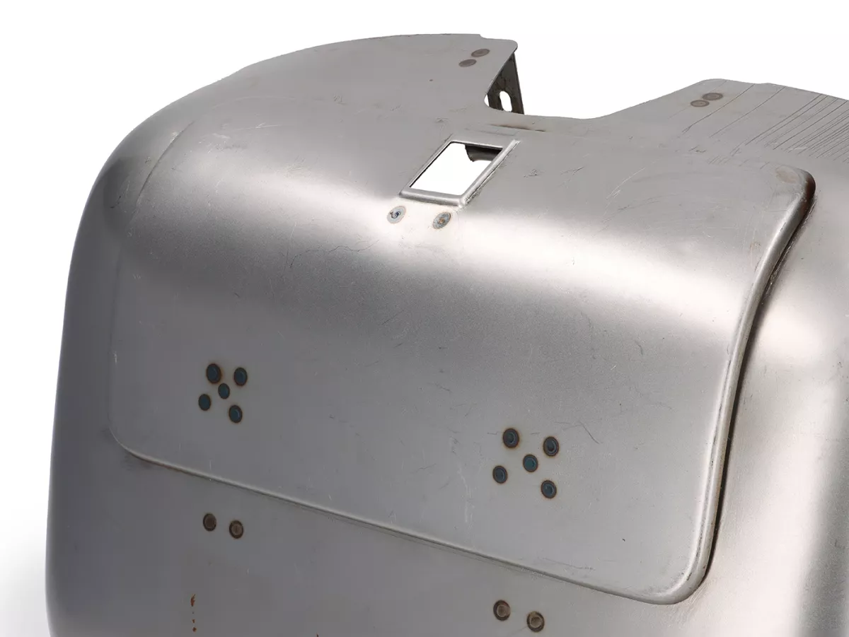 Compartiment à bagages -PREMIUM QUALITÉ, tôle huilée- Vespa Rally180 (VSD1T), Rally200 (VSE1T), TS125 (VNL3T) - également adapté pour Sprint150 (VLB1T), GT125 (VNL2T), GTR125 (VNL2T), GL150 (VLA1T), Super (VNC1T/VBC1T)