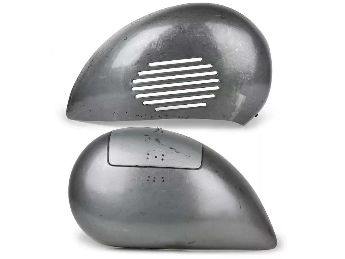 Set de capots latéraux -PREMIUM QUALITÉ- Vespa GS150 (VS1) / GS3 - 7 fentes, fermeture à mousqueton, avec volet de compartiment latéral pour levier, métal huilé non peint