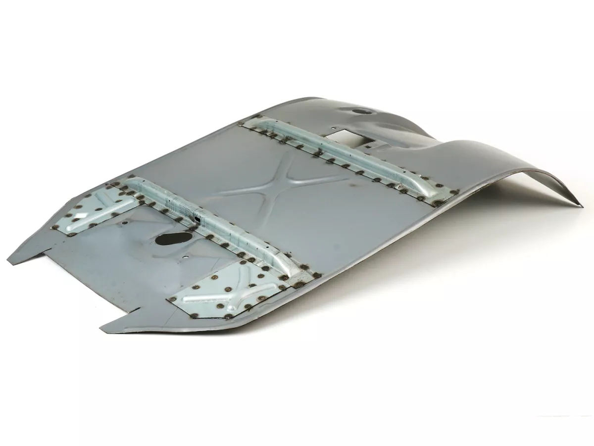 Panel lantai perbaikan -PREMIUM 710x420mm, desain melengkung- untuk Vespa Smallframe (lubang pedal rem bundar, tahun 68-79) - 50N, 50 L, 50 R, SS50, PV, ET3 - bala bantuan X +X/K, dua penyangga