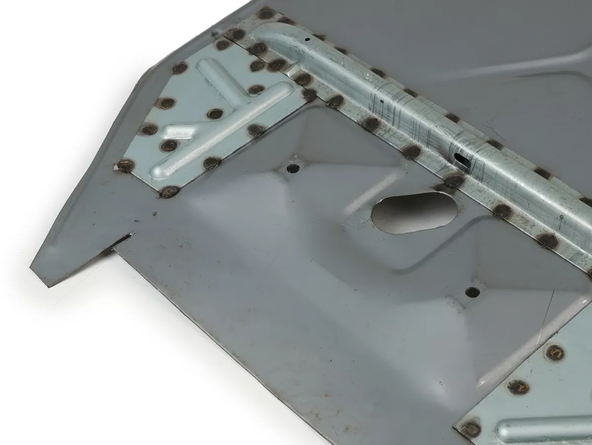 Panel lantai perbaikan -PREMIUM 710x420mm, desain melengkung- untuk Vespa Smallframe (lubang pedal rem bundar, tahun 68-79) - 50N, 50 L, 50 R, SS50, PV, ET3 - bala bantuan X +X/K, dua penyangga
