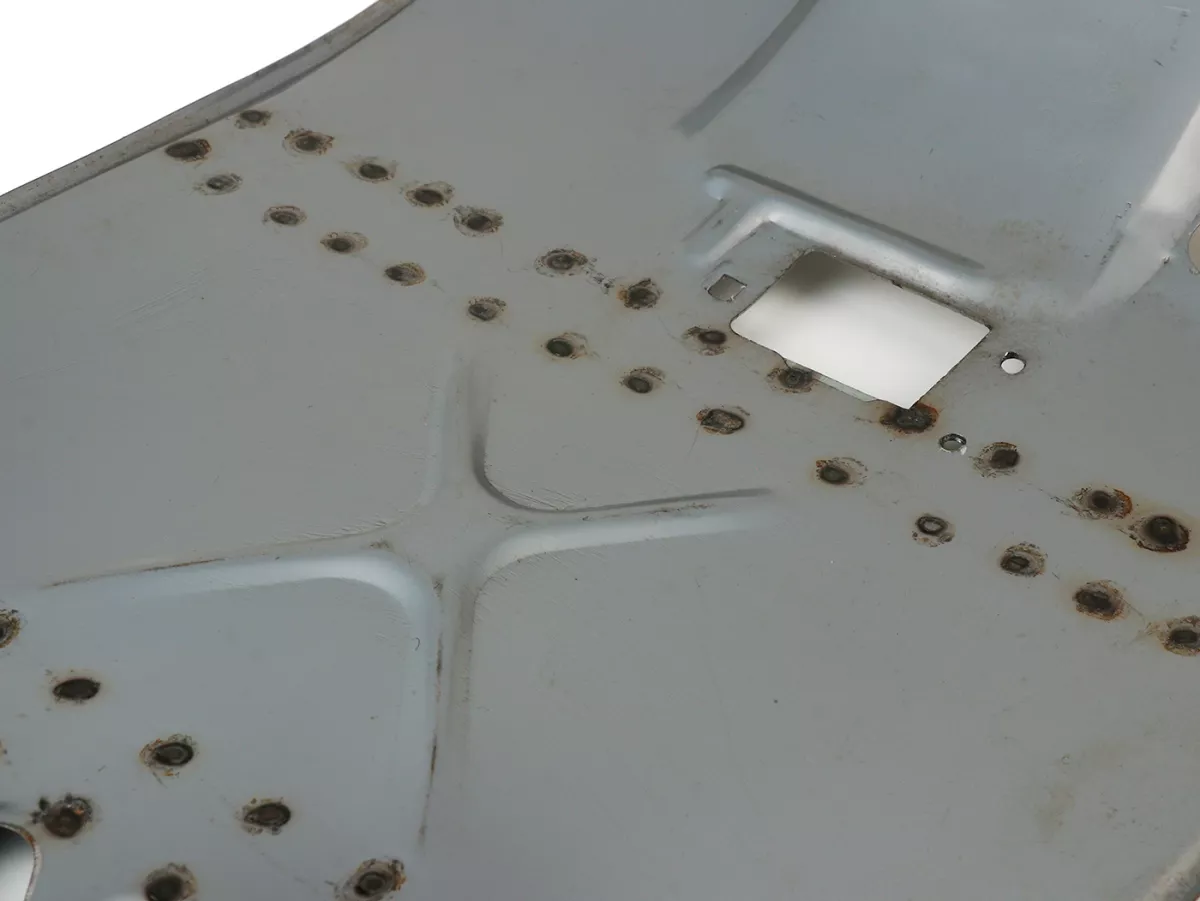 Panel lantai perbaikan -PREMIUM 710x420mm, desain melengkung- untuk Vespa Smallframe (lubang pedal rem bundar, tahun 68-79) - 50N, 50 L, 50 R, SS50, PV, ET3 - bala bantuan X +X/K, dua penyangga