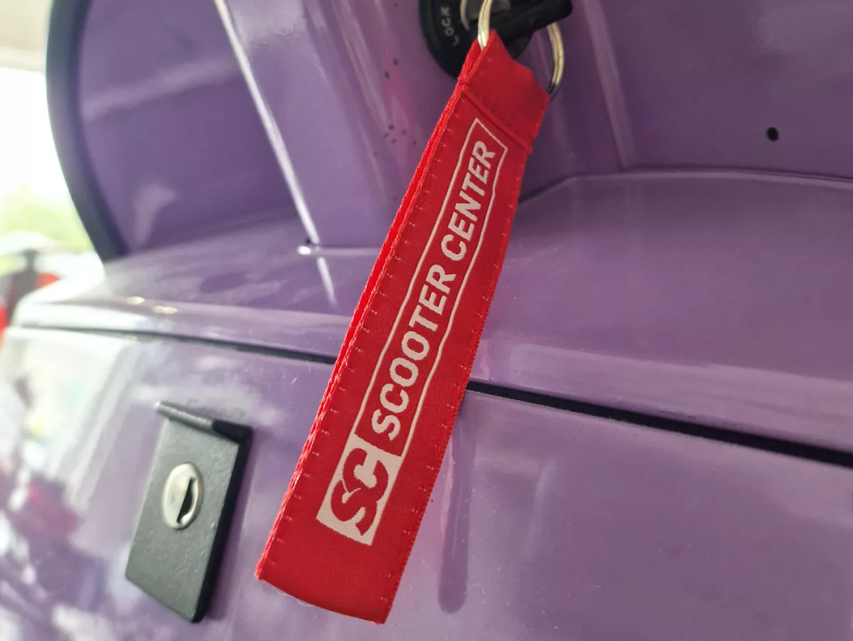 Key ring -SCOOTER CENTER- Key to happiness - red