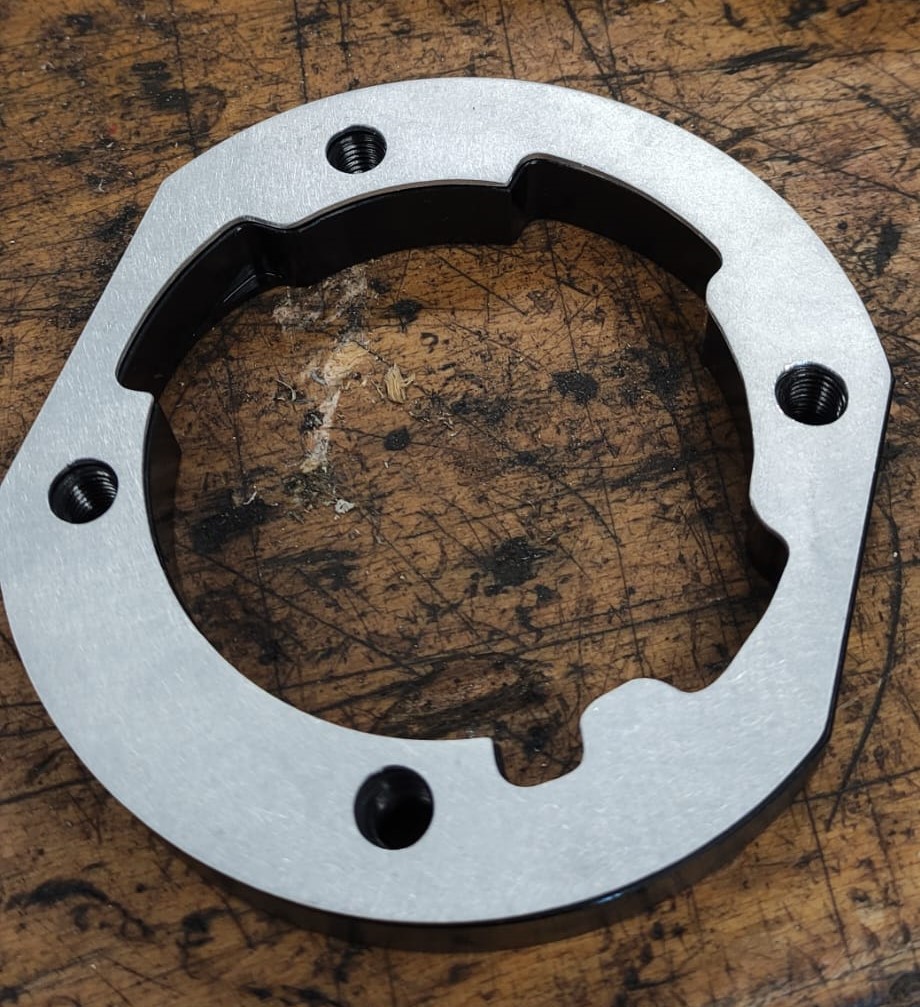 Juego de placa adaptadora incl. cigüeñal+cilindro -J&G 2% especial por WT- para montar cilindro Polini/Malossi 210 (Ø68,5mm) en cárteres de motores PX80, PX125, PX150, Cosa125, Cosa150, Sprint Veloce150 (VLB1T 294260-), GTR125 (VNL2T 145901-), Super15