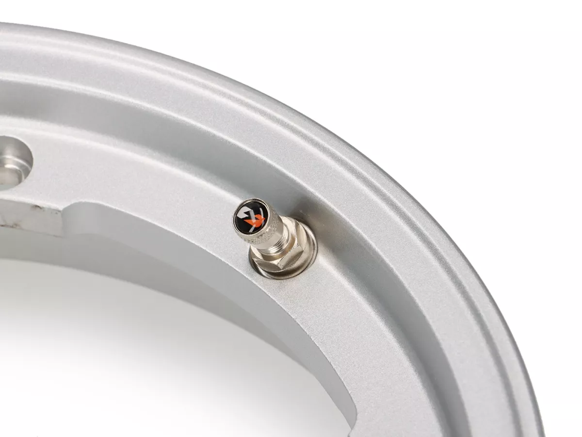 Roda -BGM Pro Superstrong tubeless 2.10-10 inci aluminium- Vespa V50, 50N, Special, PV, ET3, PK50-125 (S/XL/XL2), PX, T5, Sprint, Rally, GT/GTR, LML Star, Deluxe, Stella - Silver