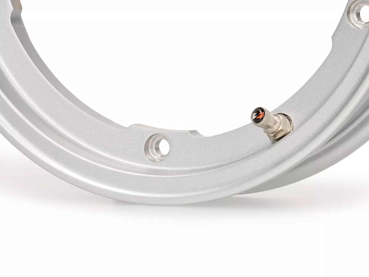 Roda -BGM Pro Superstrong tubeless 2.10-10 inci aluminium- Vespa V50, 50N, Special, PV, ET3, PK50-125 (S/XL/XL2), PX, T5, Sprint, Rally, GT/GTR, LML Star, Deluxe, Stella - Silver