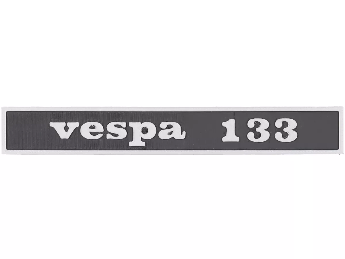 Rotulación -VESPTEC Vespa 133- trasera para Vespa 50 R (V5A1T 828604-), 132x17 mm - plástico - (negro/aluminio)