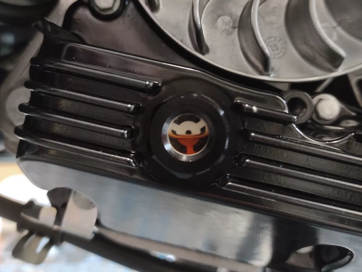 Oil pan -MOTO NOSTRA, glossy black - Piaggio 125-300cc (2019-2024) - Vespa GTS 125 Keyless (ZAPMD3202, ZAPMD3203), Vespa GTS 300 Keyless (ZAPMD3103, ZAPMD3104, Vespa GTV HPE Keyless (ZAPMD3108)
