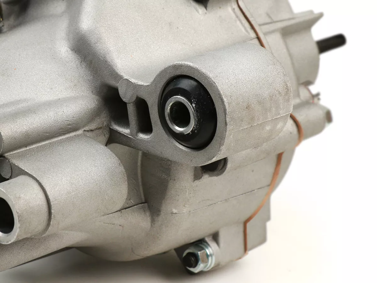 Engine -PINASCO 225cc, Ø69mm, stroke=60mm, rotary valve fuselage engine incl. ignition (without carburetor, clutch cover, brake system, cylinder cover)