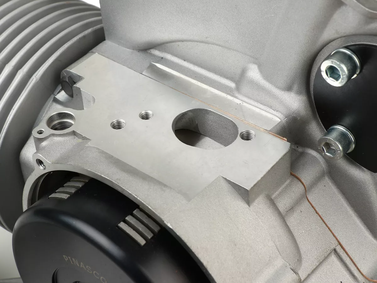 Engine -PINASCO 225cc, Ø69mm, stroke=60mm, rotary valve fuselage engine incl. ignition (without carburetor, clutch cover, brake system, cylinder cover)