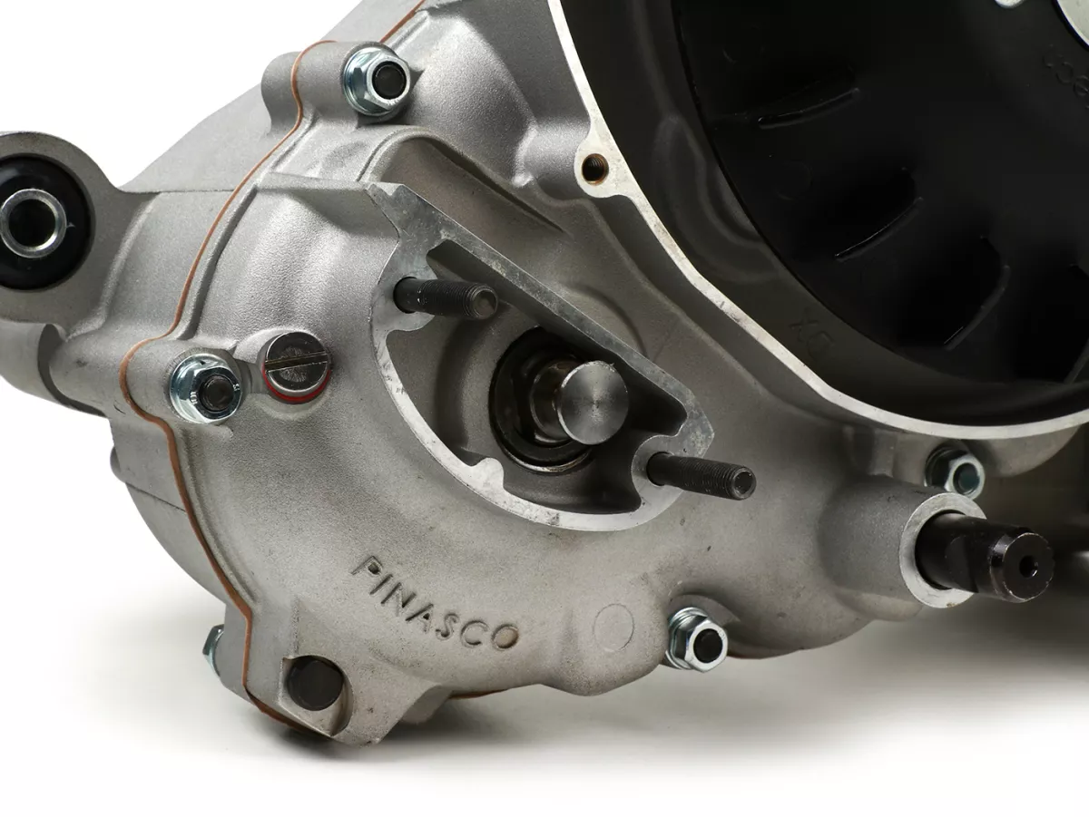 Engine -PINASCO 225cc, Ø69mm, stroke=60mm, rotary valve fuselage engine incl. ignition (without carburetor, clutch cover, brake system, cylinder cover)