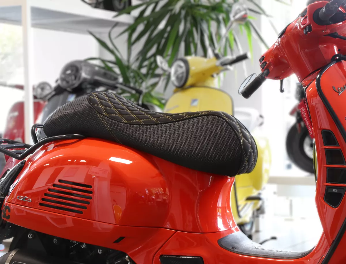 Sittbänk -NISA- Sport sittbänk - GTS Mono Sport - Vespa GTS 125-310, GTV 125-310 - Golden Girl