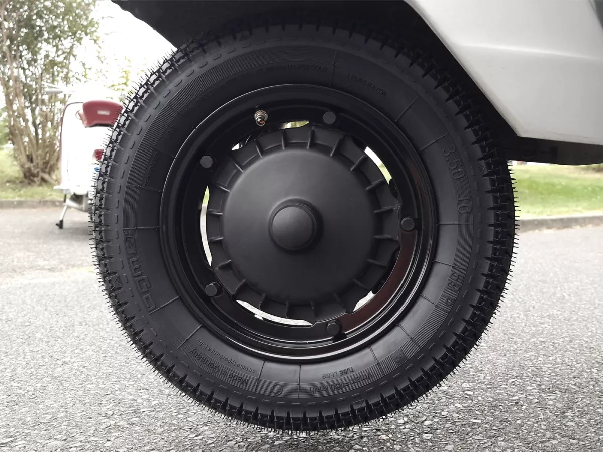 Roda lengkap - BGM Pro Superstrong - BGM Classic, tubeless, Vespa Largeframe PX, Sprint, Rally, GT, GTR, TS, T4, LML Star/Stella- 3.50 - 10 inci TL 59S (diperkuat) - pelek 2.10-10 hitam mengkilap