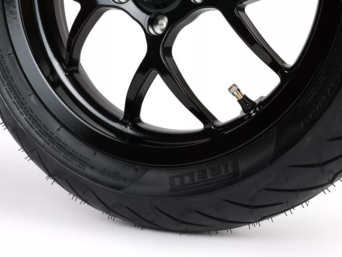 Compleet wiel -BGM PRO SPORT 13 inch- PIRELLI- Diablo Rosso - 120/70-13 - Vespa GTS, GTS Super, GTV, Sei Giorni, GT 60, GT, GT L 125-310cc - zwart glanzend