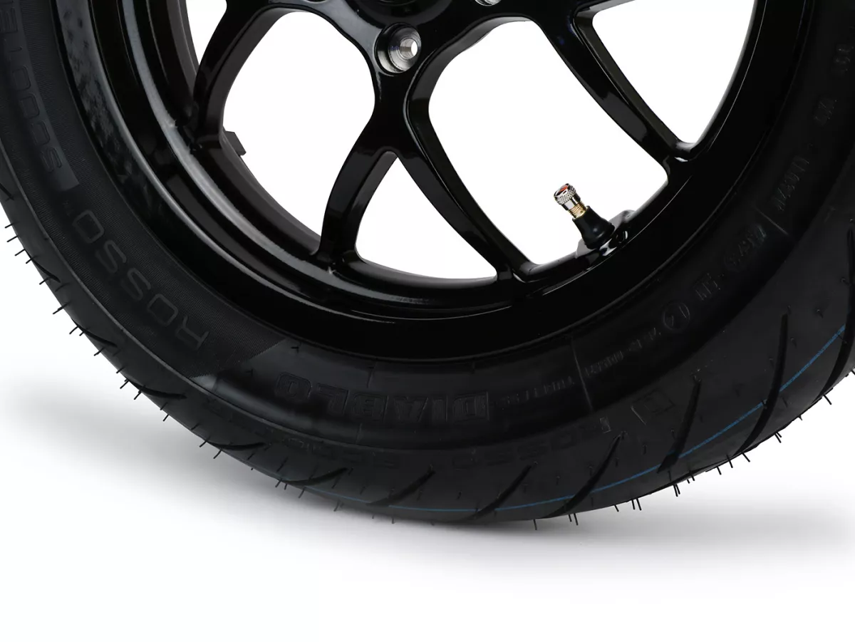 Llanta completa -BGM PRO SPORT 13 pulgadas- PIRELLI- Diablo Rosso - 130/70-13 - Vespa GTS, GTS Super, GTV, Sei Giorni, GT 60, GT, GT L 125-310cc - negro brillante