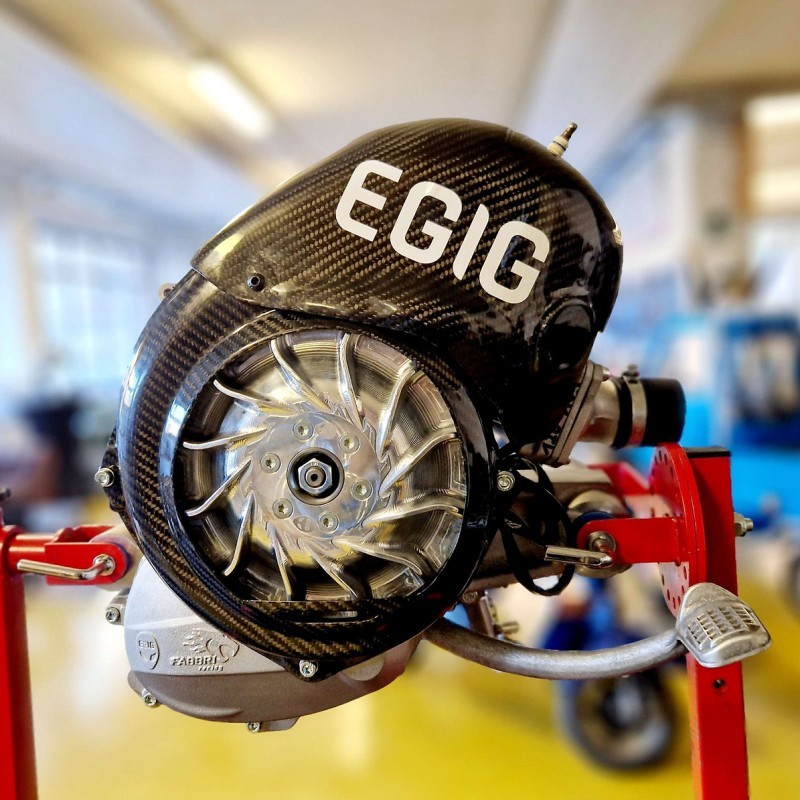 Cilinderdeksel -EGIG PERFORMANCE 205/220cc, materiaal: carbon Vespa PV125, ET3 125, PK125