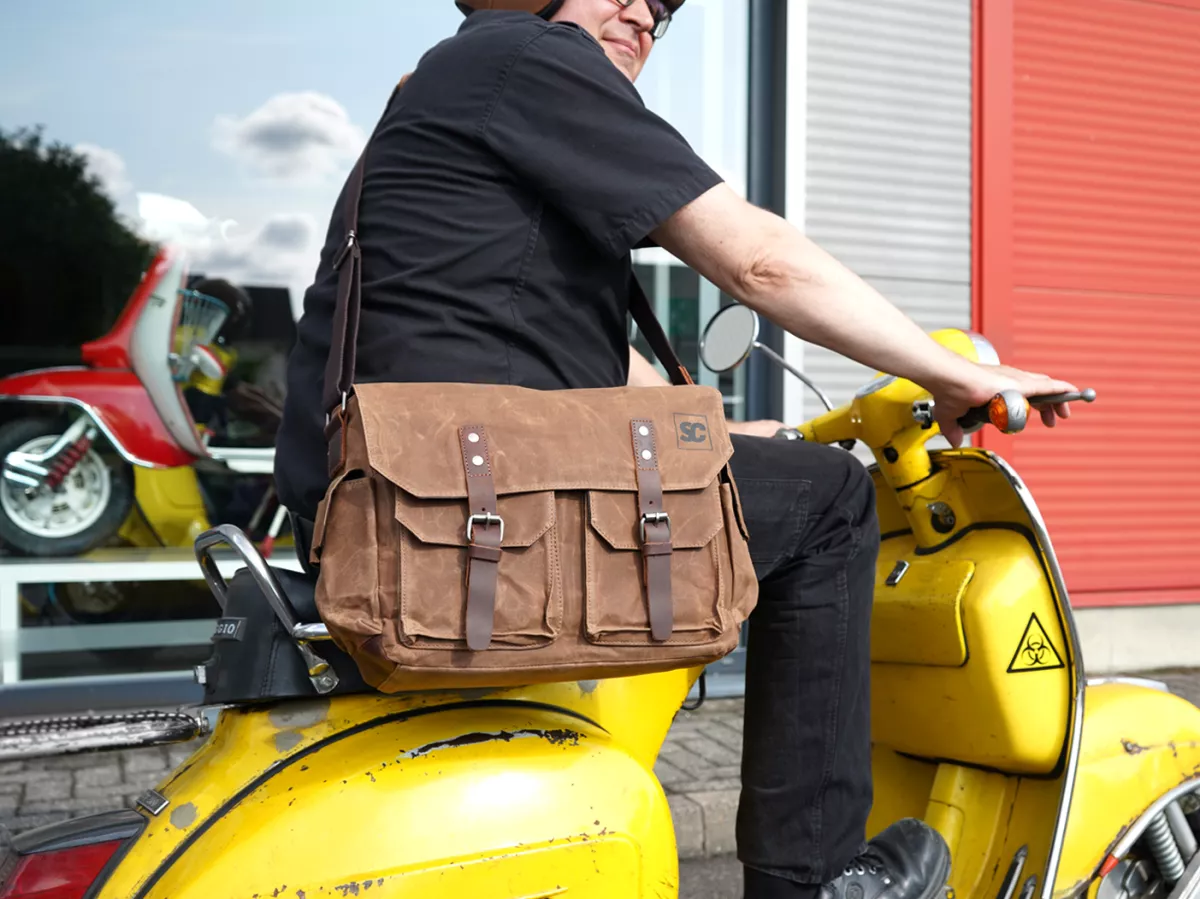 Messenger-väska -SCOOTER CENTER- vaxad canvas - brun