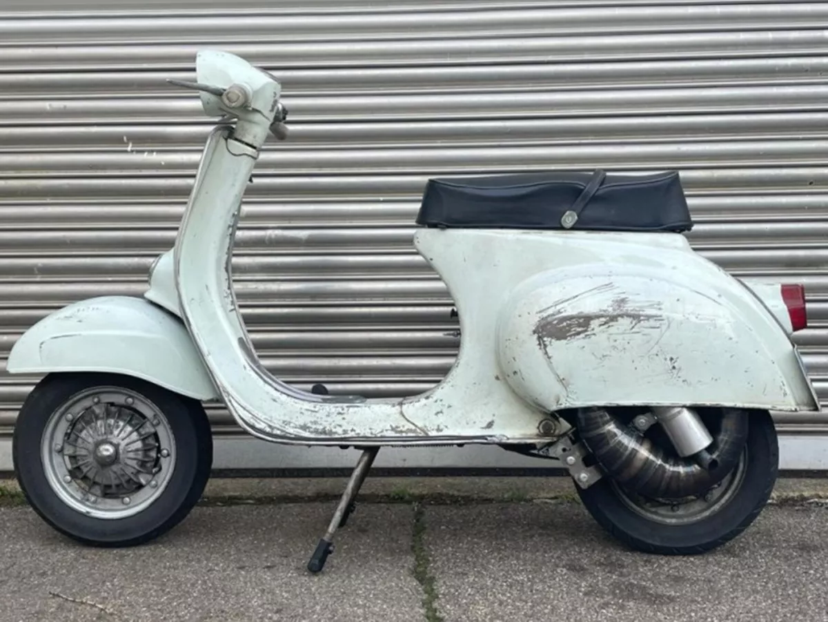Auspuff -EGIG PERFORMANCE Mamba S (1.5mm Blech), Ø=32mm (54-60mm Stehbolzenabstand), verschraubter XXL Enddämpfer (Ø70mm)- Vespa ET3, PV125