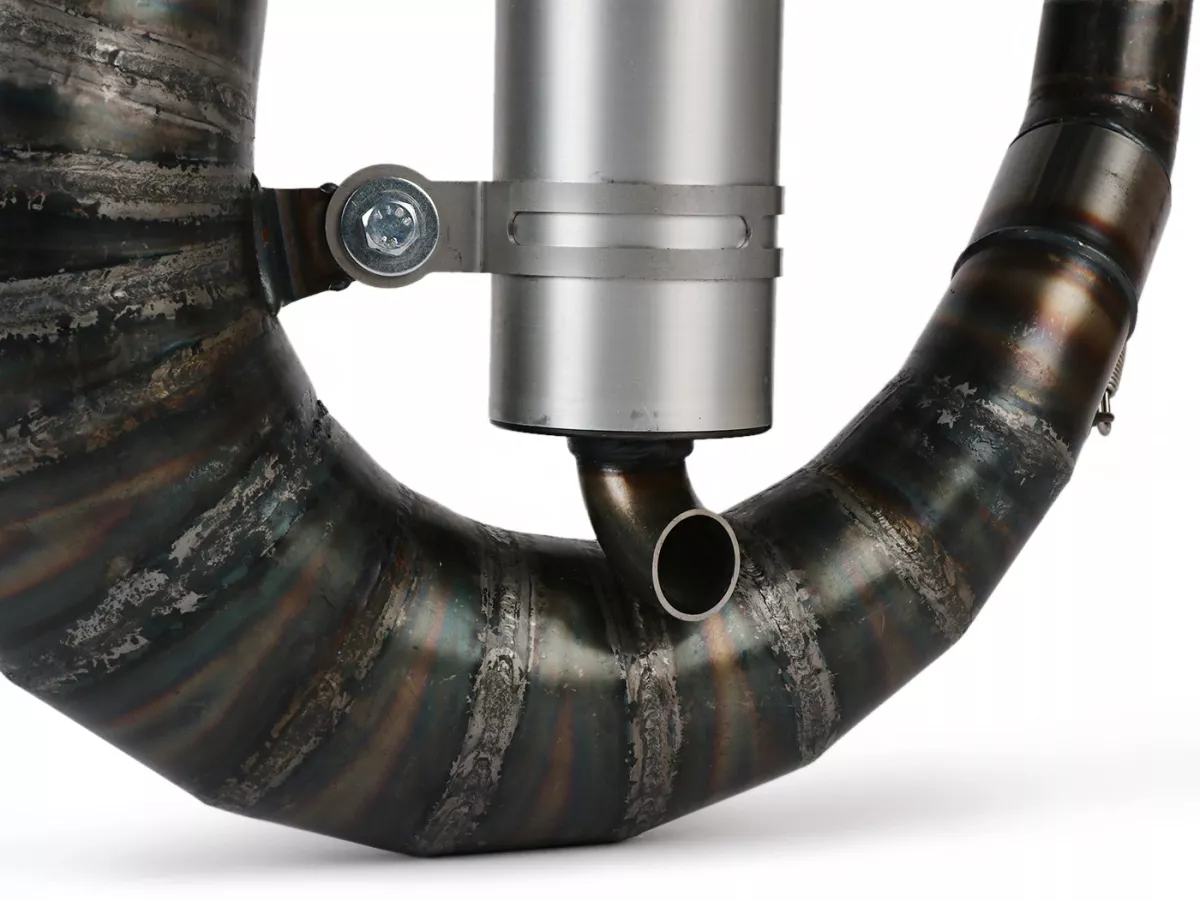 Avgasrör -EGIG PERFORMANCE Unisex Curly (1,5 mm plåt) 125-170cc, Ø=32mm (54-60mm bultavstånd), bultad XXL bakre ljuddämpare (Ø70mm) - Vespa ET3, PV125 (passar även för fordon med bagageutrymme i vänster sidokåpa)