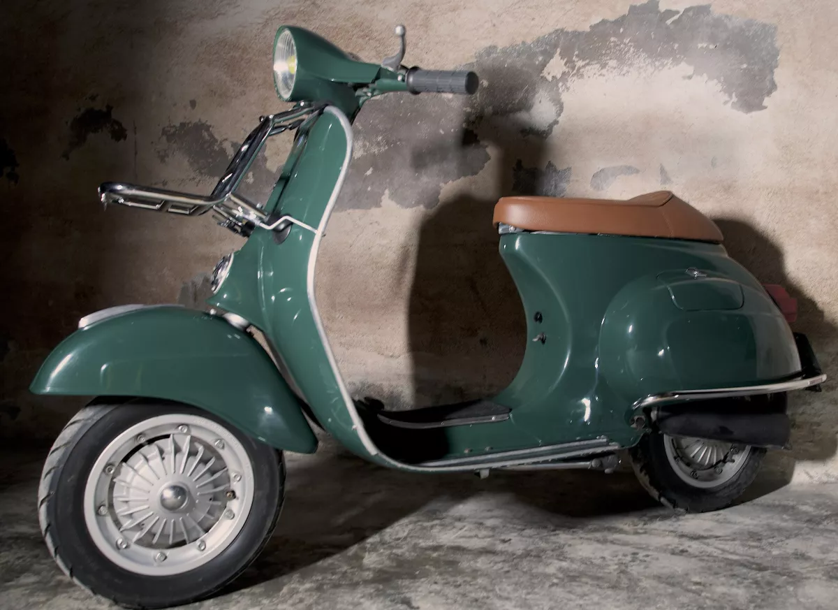 Bakre skyddsbåge -AMS CUPPINI- Vespa V50, PV125, ET3, PK 50-125 - svart