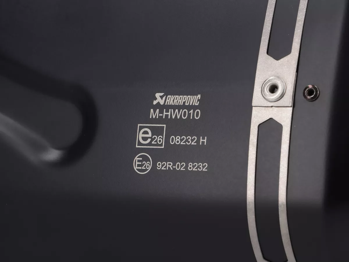 Exhaust -AKRAPOVIC Slip-On Line (SS), Euro 5+ - Vespa GTS 125 Keyless Basic, Super, Super Sport, Super Tech (ZAPMD3400) - Stainless steel black