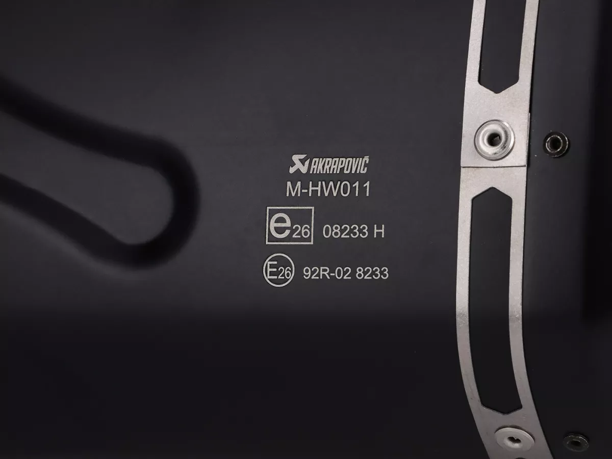Exhaust -AKRAPOVIC- Slip-On Line (SS), Euro 5+ - Vespa Primavera 125 Basic, Red, Batik (ZAPMD1102) - Stainless steel black