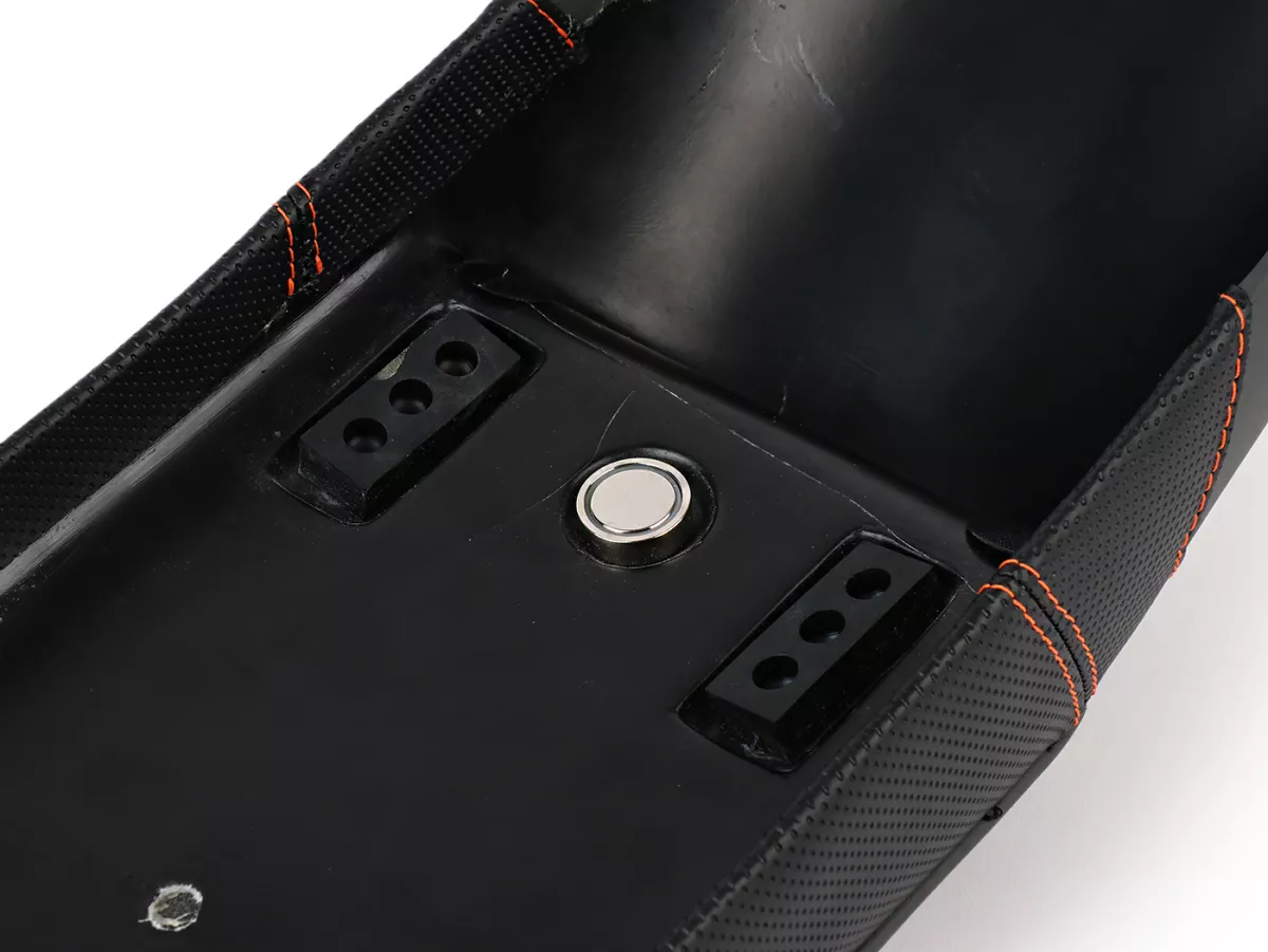 Zitbank -BGM TEST FIETS- Lambretta LI, LI S, SX, TV, DL, GP - met magnetische sluiting