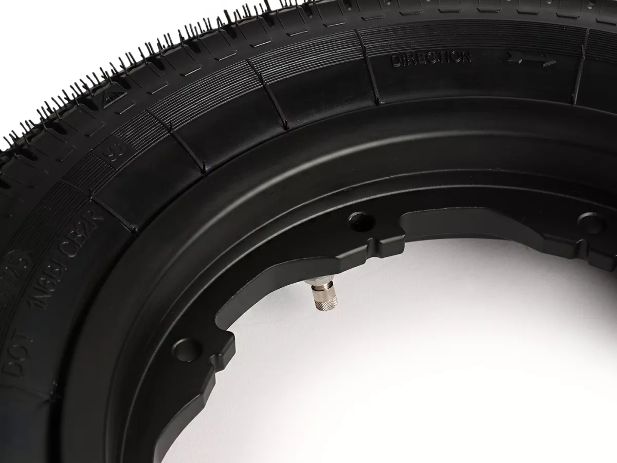 Roue complète -BGM Classic, sans chambre à air, Lambretta- 3.50 - 10 pouces TL 59S (renforcée) - Jante 2.10-10 noire