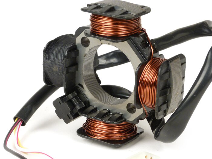Accensione -Piastra base di qualità OEM- Morini 50cc- 3 cavi, Ø=84mm, 4 poli - (Benelli, Suzuki, Italjet, Malaguti, Derbi, Atala)
