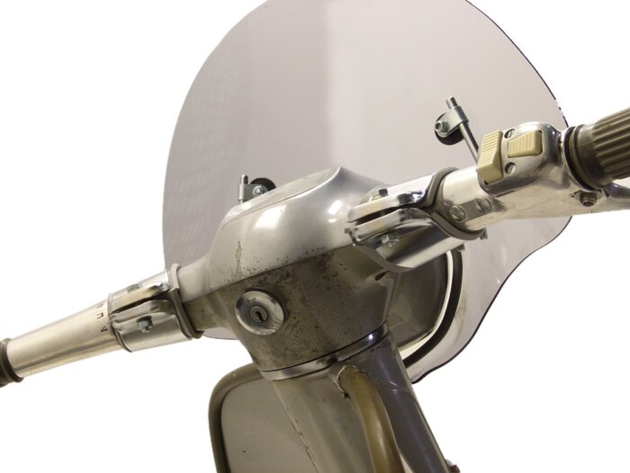 Kaca depan -AMS CUPPINI Bubble- Lambretta TV khusus - setengah tinggi, dengan dudukan - hitam