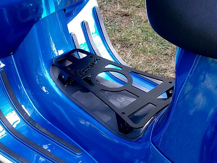 Bagagedrager step-through type bekerhouder met Vespa opschrift -CLASSIC RACKS- Vespa GTS 125-300, GTV, GTL, GT - zwart mat