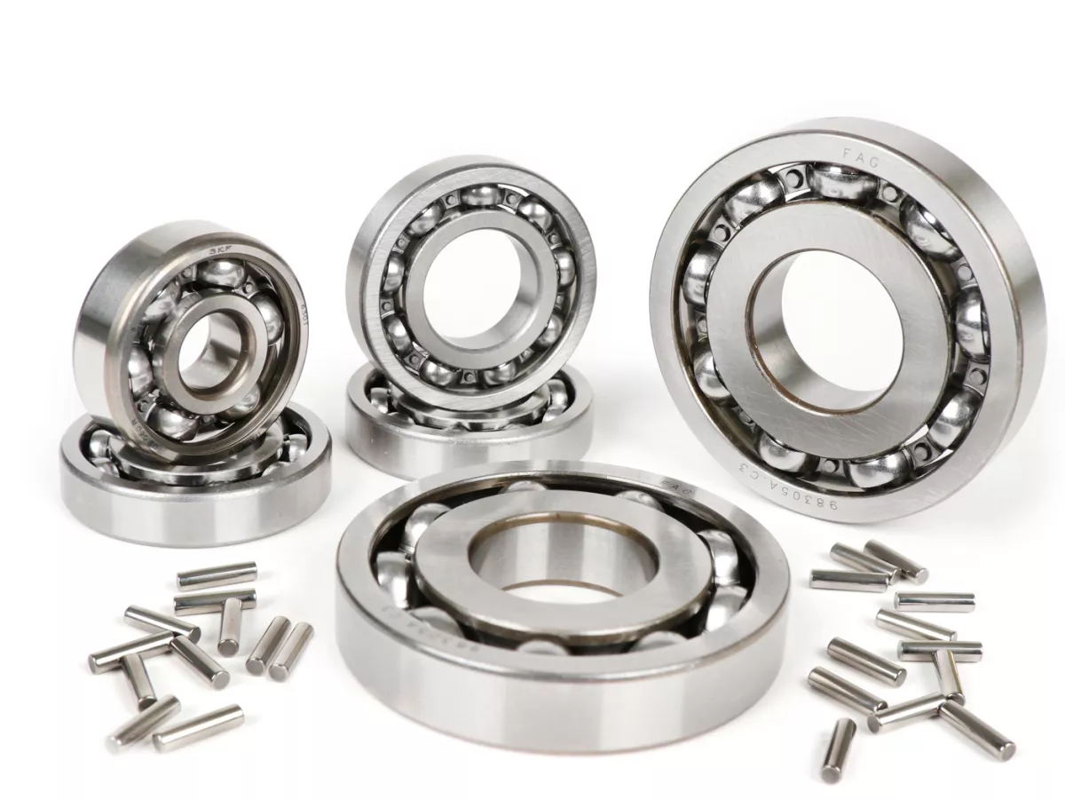 Set di cuscinetti a sfera motore -CENTRO DI SCOZIA- Vespa Wideframe VM1-VM2 (1953-1954), VN1-VN2 (VN2T-100074) (1955-1956), VL1-VL2 (1954-1957)