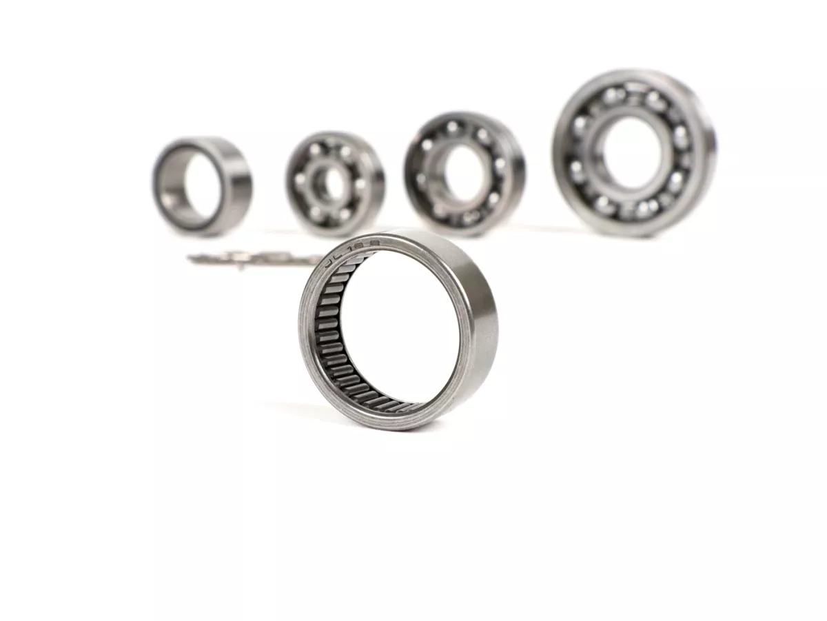 Set cuscinetti a sfera motore -SCOOTER CENTER- Vespa Largeframe GTR125 (VNL2T 145901-), TS125 (VNL3T 18139-), Sprint150 Veloce (VLB1T 294260-), P125X (VNX1T -146313), P150X (VLX1T -264564)