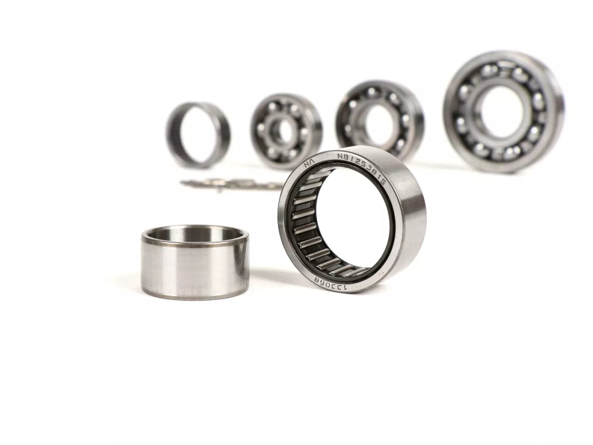 Set cuscinetti a sfera motore -SCOOTER CENTER- Vespa Largeframe GTR125 (VNL2T 145901-), TS125 (VNL3T 18139-), Sprint150 Veloce (VLB1T 294260-), P125X (VNX1T -146313), P150X (VLX1T -264564)