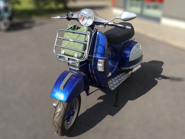Front rack, fold down -FA ITALIA, black, with fuel  jerry can holder 5l FA Italia- Vespa Smallframe V50, 50S/N/L/R, 50SR, PV, ET3, PK S, PK XL, Largeframe PX, T5, Sprint, Rally, GS160, SS180, TS, GT, GTR, VNA, VNB, VBA, VBB, Super, Wideframe V1-V33, VB, V
