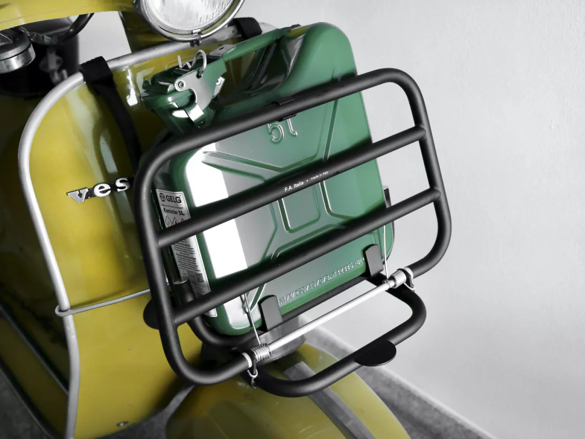 Opklapbaar bagagerek vooraan -FA ITALIA, zwart, inclusief 5 liter benzinekan - Vespa Smallframe V50, 50S/N/L/R, 50SR, PV, ET3, PK S, PK XL, Largeframe PX, T5, Sprint, Rally, GS160, SS180, TS, GT, GTR, VNA, VNB, VBA, VBB, Super, Wideframe V1-V33, VB, VB.
