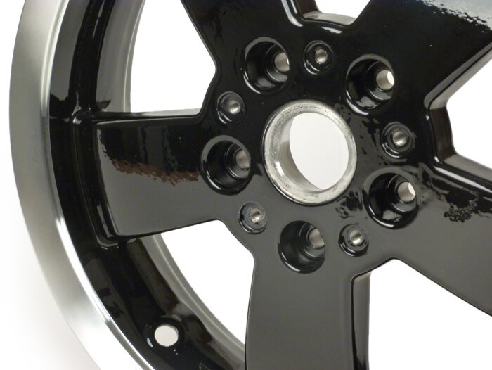 Fälgsats -PIAGGIO 2017 Super - svart med polerad fälg, 3,00-12 tum - 5 ekrar- Vespa GTS, HPE, Supertech 125/300ccm - tillverkningsår 2017- (ABS lerhjul skruvas direkt på fälgen baktill)-