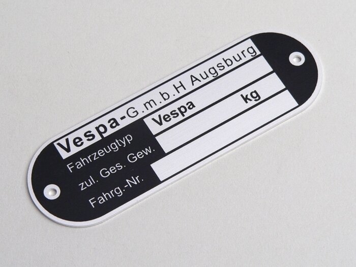 Typeplaatje -OEM KWALITEIT- Vespa GmbH Augsburg (80x25x0.5mm) - rond