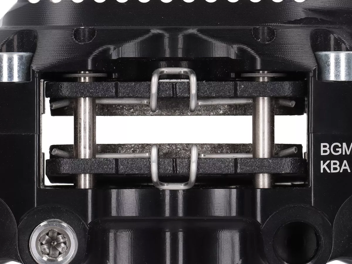 Pin pengunci dengan pin split permanen untuk kaliper rem -BREMBO- P4 30/34