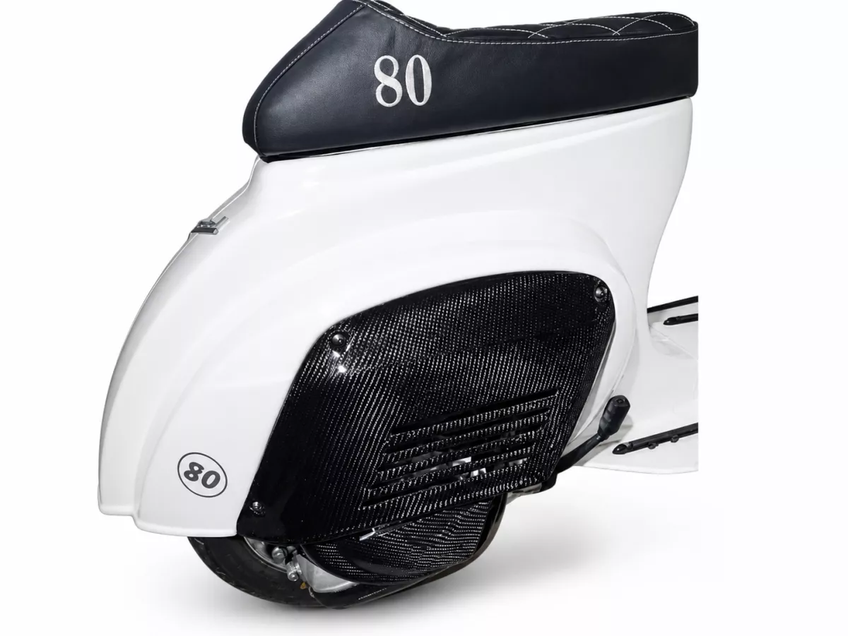 Right-Side Flap XXL - CARBON ITALY, Real Carbon - Vespa V50, PV, ET3 - Extra-Wide, for M200/EGIG220 Engines
