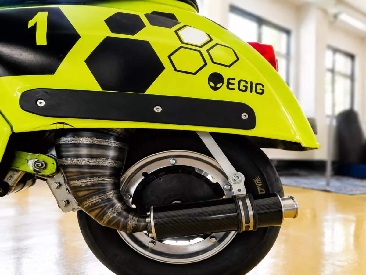 Échappement - EGIG PERFORMANCE Revo - pour Egig 220 Triple/Revo, silencieux arrière vissé - Vespa ET3, PV125 - Décalage de l'amortisseur nécessaire