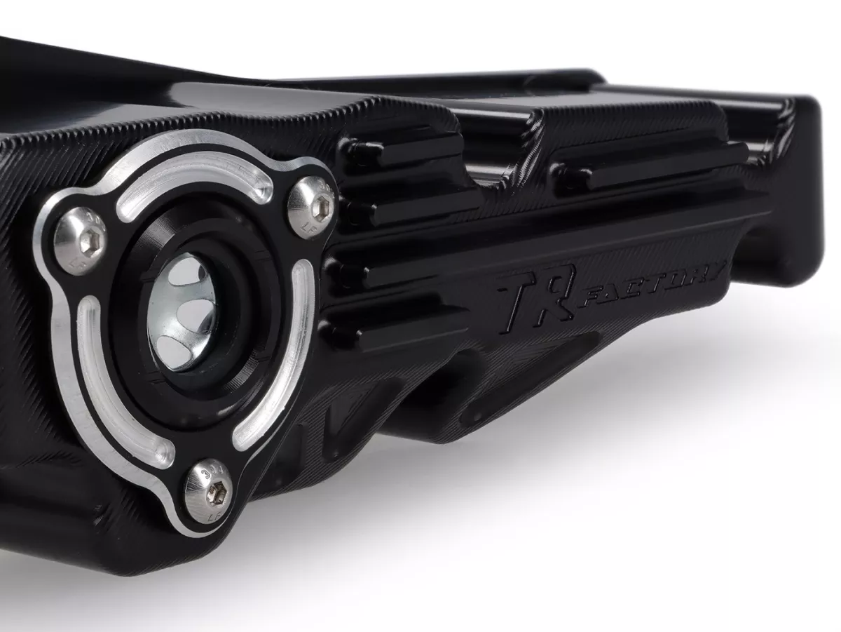Cárter de aceite TR Factory, negro, para Vespa 946 125–150 (2013–), GTS / GTS Super 125–150 (2016–), LT 125–150 (2014), LX 125–150 (2012–2013), Primavera 125–150 (2013–), S 125 (2012), Sprint 125–150 (2014–)