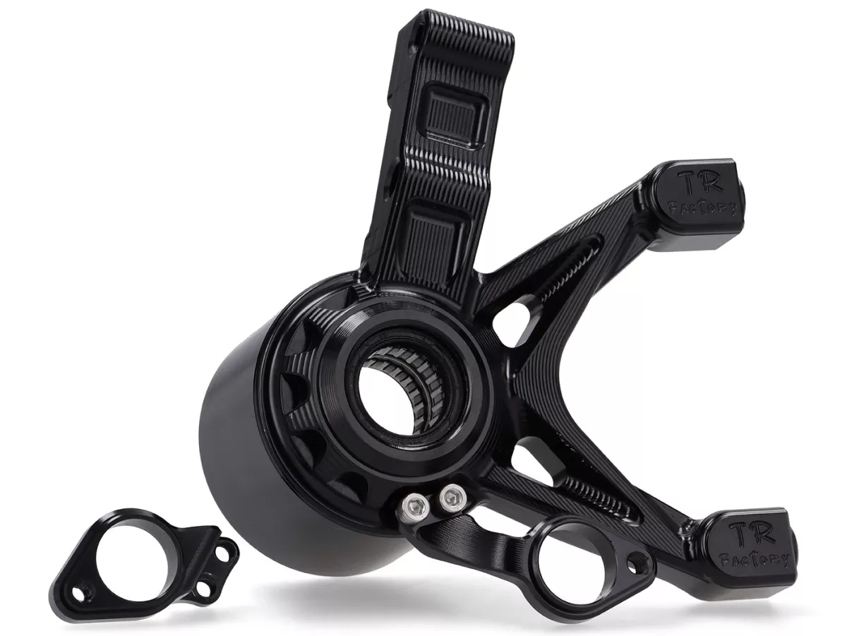 Supporto pinza freno anteriore TR Factory 82mm, nero per Vespa Primavera, Sprint 125-150cc, GTS 125-300cm (2017-2022), GTV300-310cc