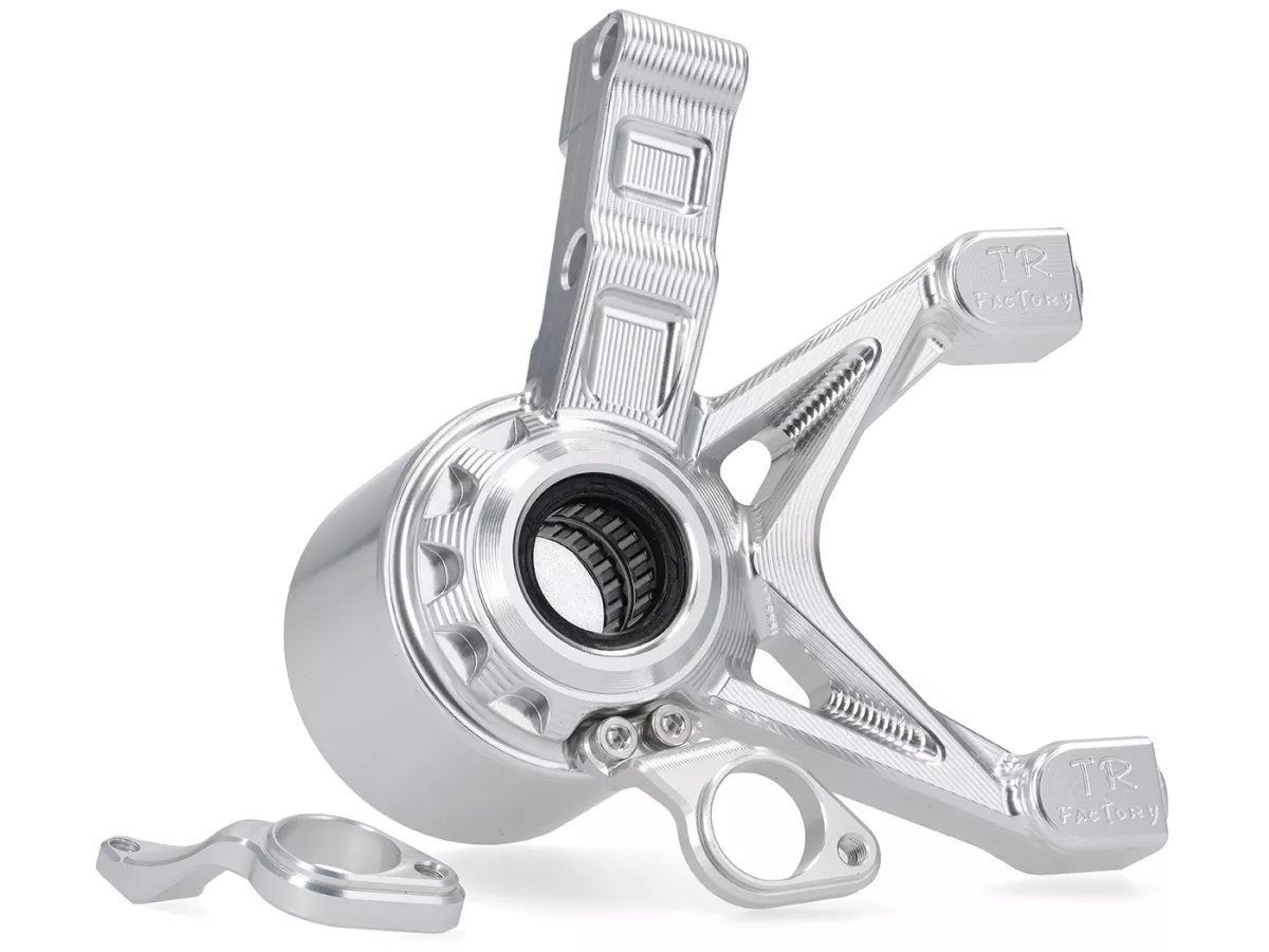 Supporto pinza freno anteriore TR Factory 82mm, argento per Vespa Primavera, Sprint 125-150cc, GTS 125-300cm (2017-2022), GTV300-310cc