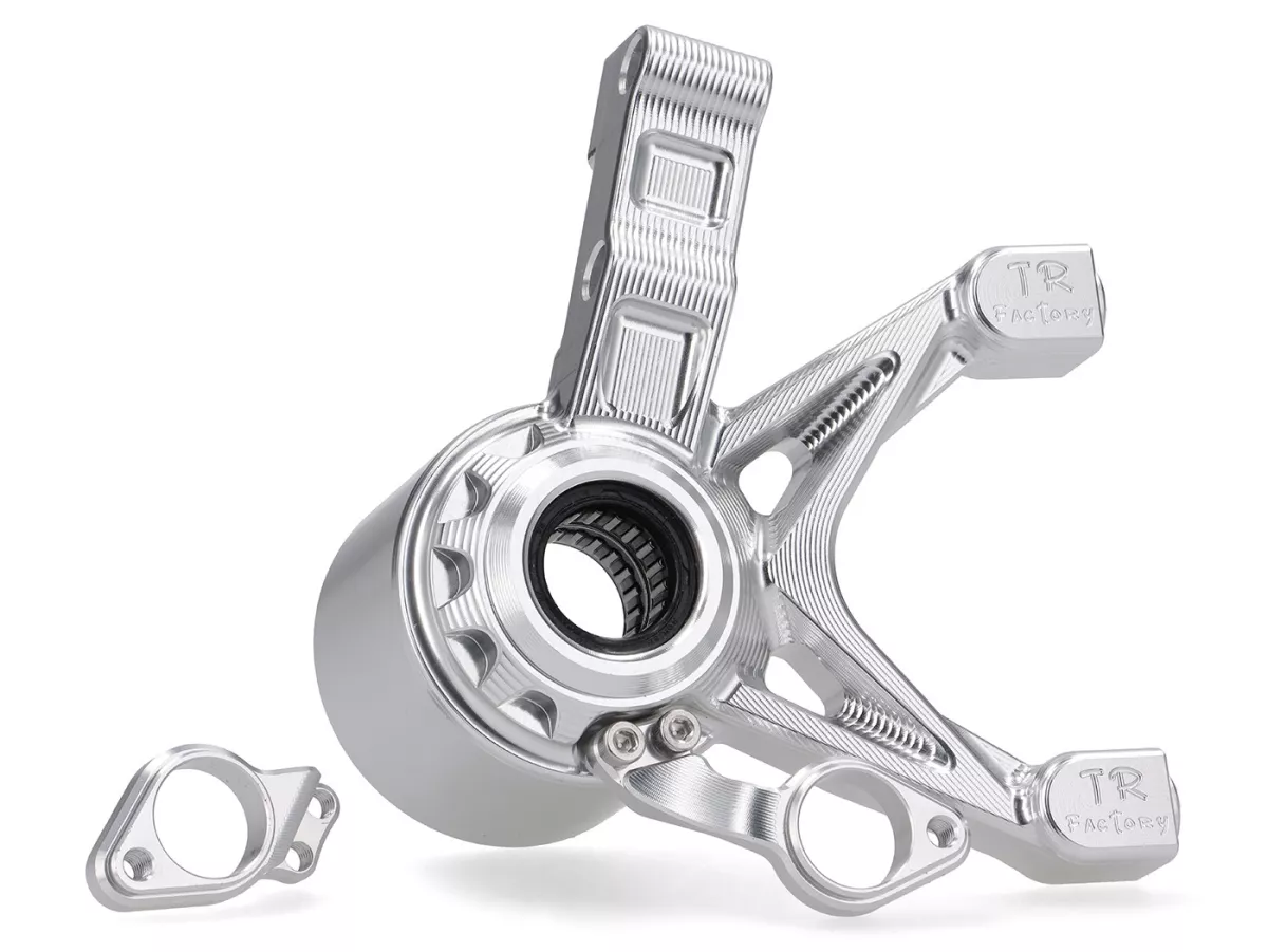 Supporto pinza freno anteriore TR Factory 82mm, argento per Vespa Primavera, Sprint 125-150cc, GTS 125-300cm (2017-2022), GTV300-310cc