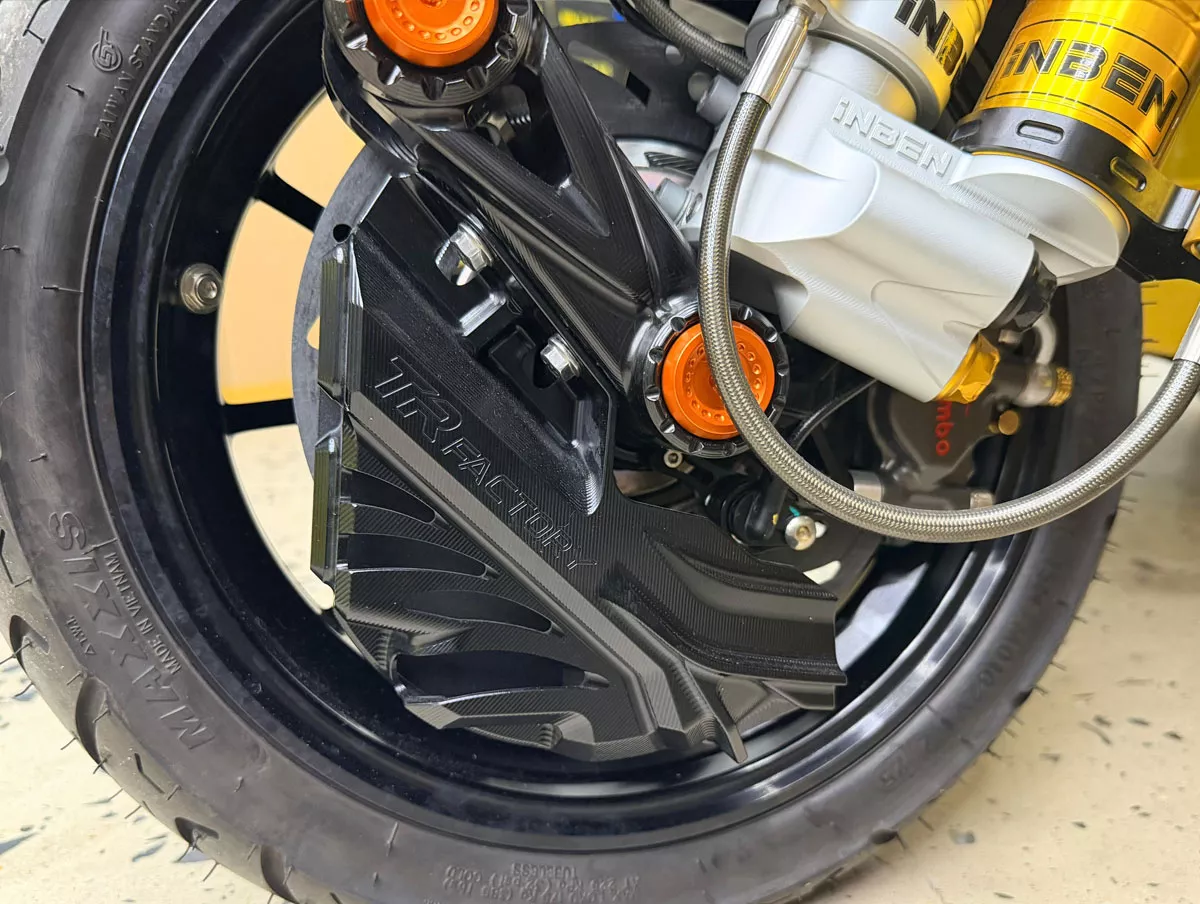 Lufthutze für Scheibenbremse TR Factory, silber für Vespa GTS, GTS Super, GTV, ​GT 60, GT, ​GT L, Sprint, Primavera, LX, LXV, S, ET2, ET4, 946, Piaggio Zip, Sfera Hexagon