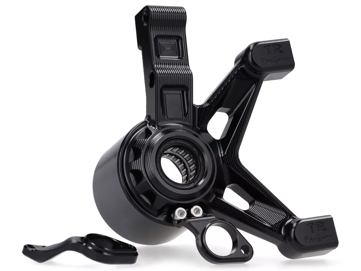 Supporto pinza freno anteriore TR Factory 100mm, nero per Vespa Primavera, Sprint 125-150cc, GTS 125-300cm (2017-2022), GTV300-310cc
